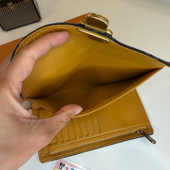 🎀 LOUIS VUITTON Black Denim Monogram Denim Amelia Wallet - Picture 12 of 15